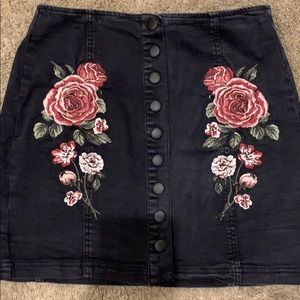 Kendall and kylie embroidered denim skirt